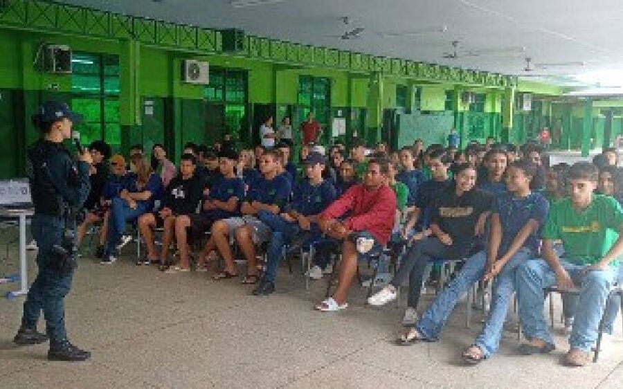 Escola Estadual Pedro Mendes em Coxim recebe palestra sobre violência doméstica