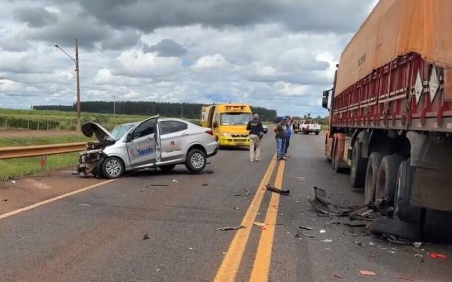 Carro de secretaria de saúde se envolve em acidente com feridos na BR-163