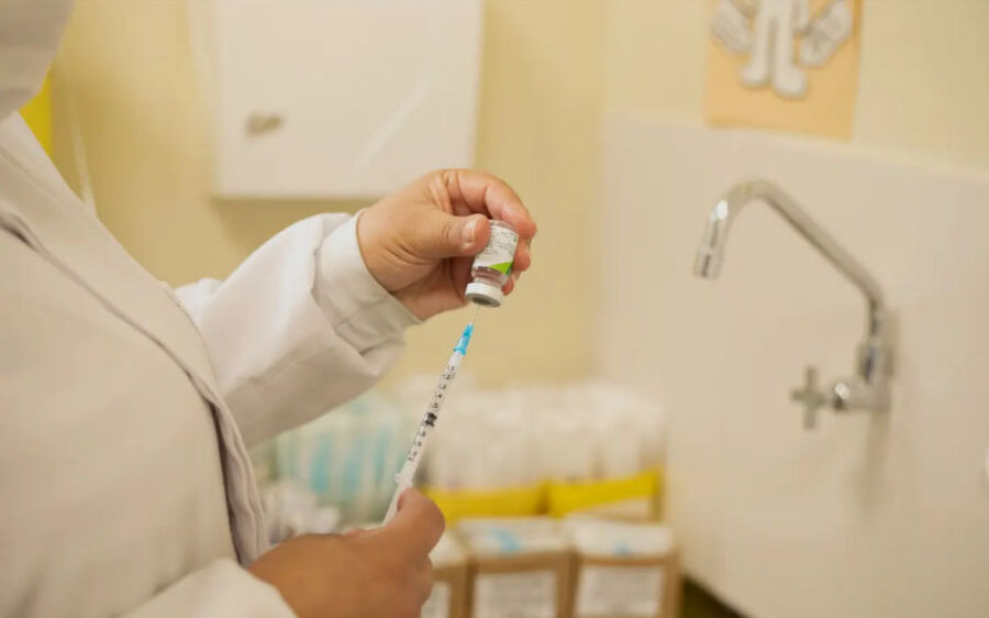 Anvisa autoriza registro de vacina que previne bronquiolite em bebês