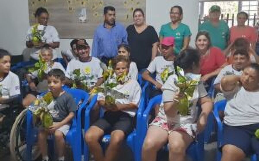 Loja Maçônica Acácia de Coxim e Departamento  Feminino doam ovos de Páscoa para Apae da cidade 