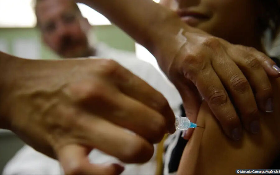 Entenda como fica a vacinação contra o HPV no Brasil