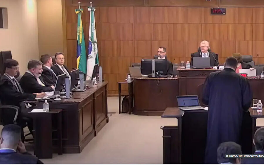 Desembargador do TRE vota pela cassação de Moro e empata julgamento