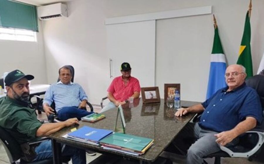 Prefeito Réus Fornari discuti questões relacionadas à agricultura e inovação no setor