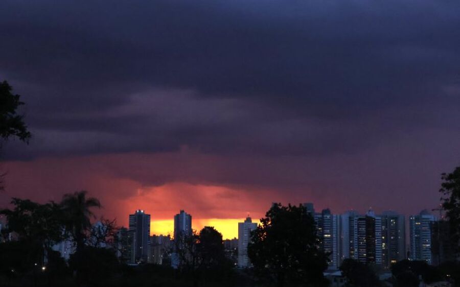 Combinação de calor e umidade geram possibilidade de chuvas neste sábado em MS