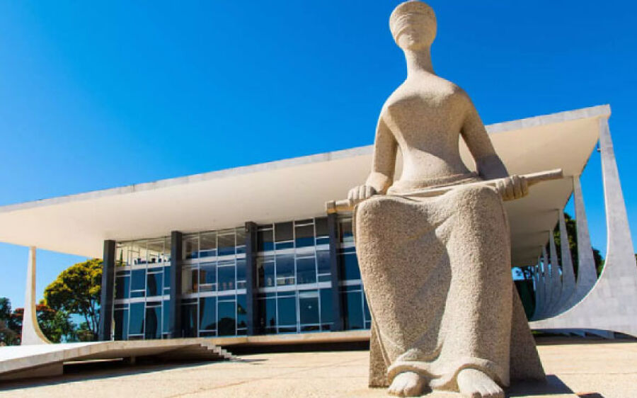 STF tem maioria para derrubar lei que libera armas a vigias