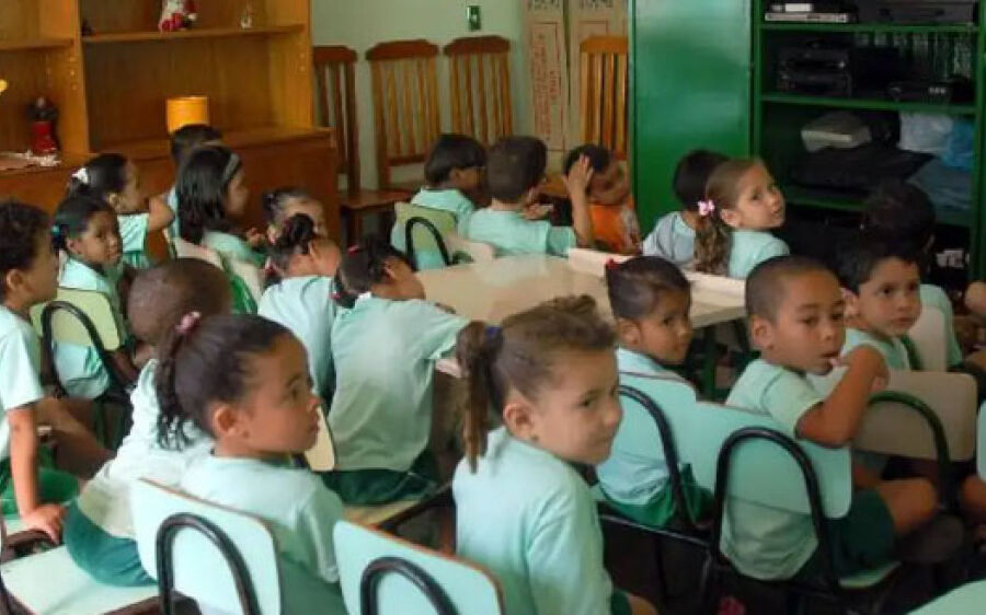 Mais de 2 milhões de crianças no país estão sem vagas em creches
