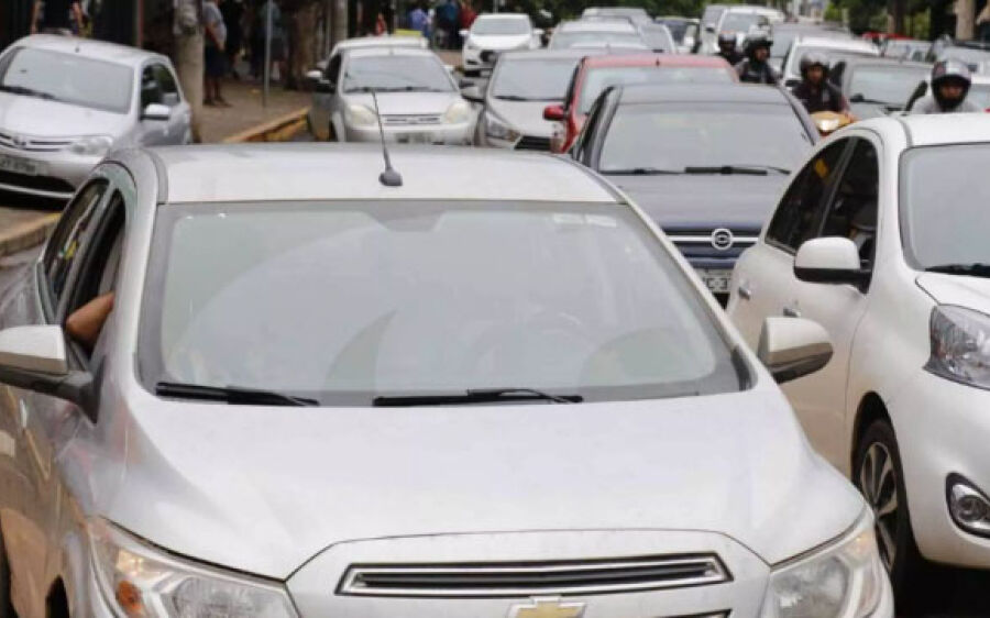 Motoristas de 124,6  mil veículos de Mato  Grosso do Sul devem pagar licenciamento neste mês