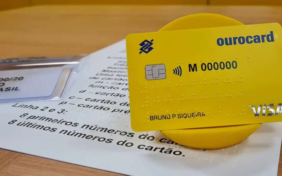 Pessoas com deficiência visual poderão ter cartão bancário em braile