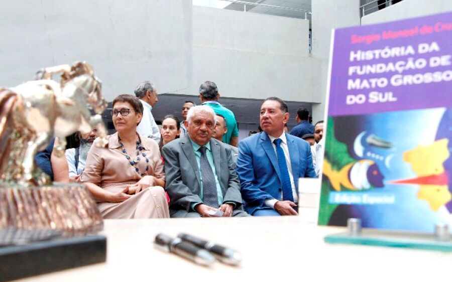 Livro lançado na ALEMS revela  bastidores da  fundação do Estado