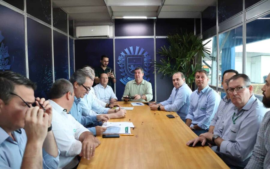 Governador recebe setores produtivos em gabinete itinerante na Expogrande