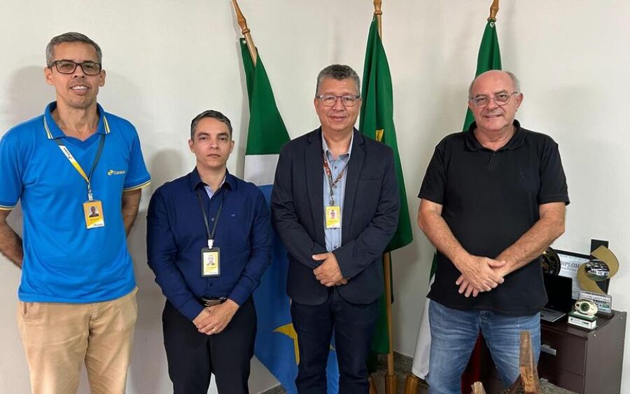 Prefeito recebe equipe dos correios para discussão de soluções estratégicas em Rio Verde.