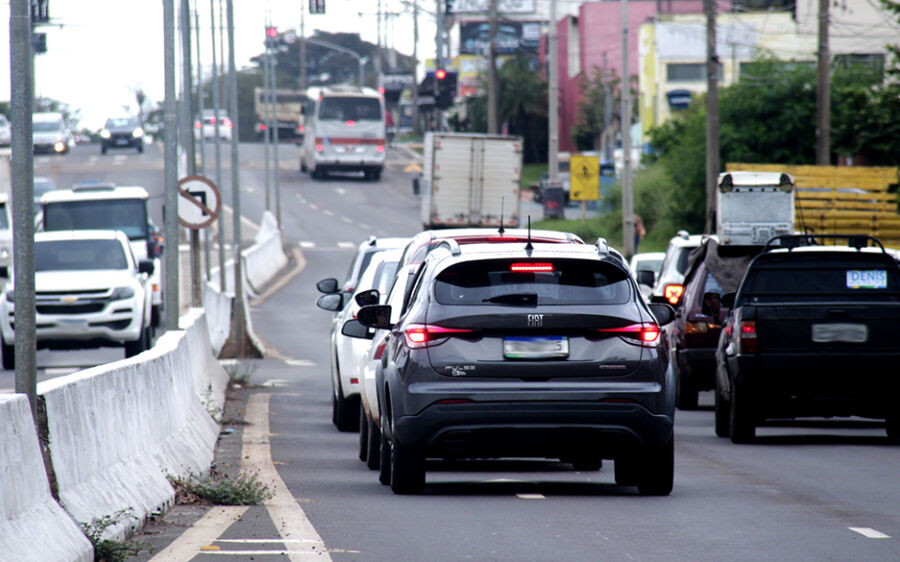 Prazo para licenciar  veículos com placas final 1 e 2 em MS vence no dia 30