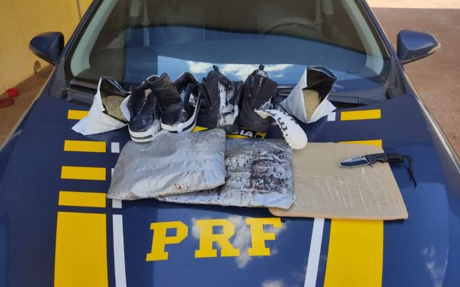 PRF prende duas passageiras de ônibus com 5,2 quilos de cocaína em Água Clara