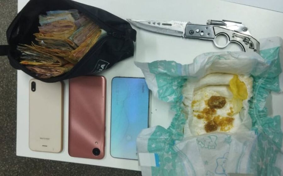 Mulher é presa por tráfico de drogas e Justiça converte o flagrante em prisão preventiva