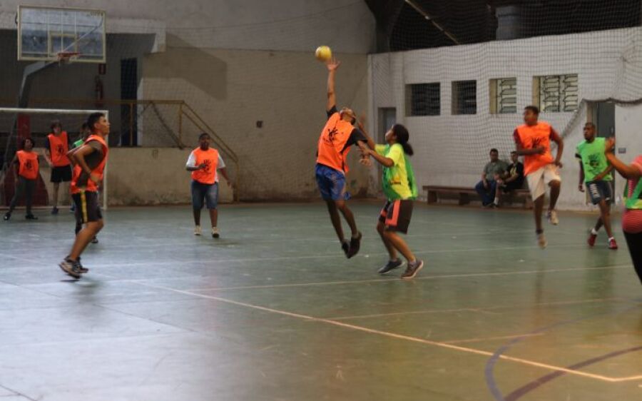 Workshop gratuito ensina no próximo domingo tapembol, esporte original do Brasil