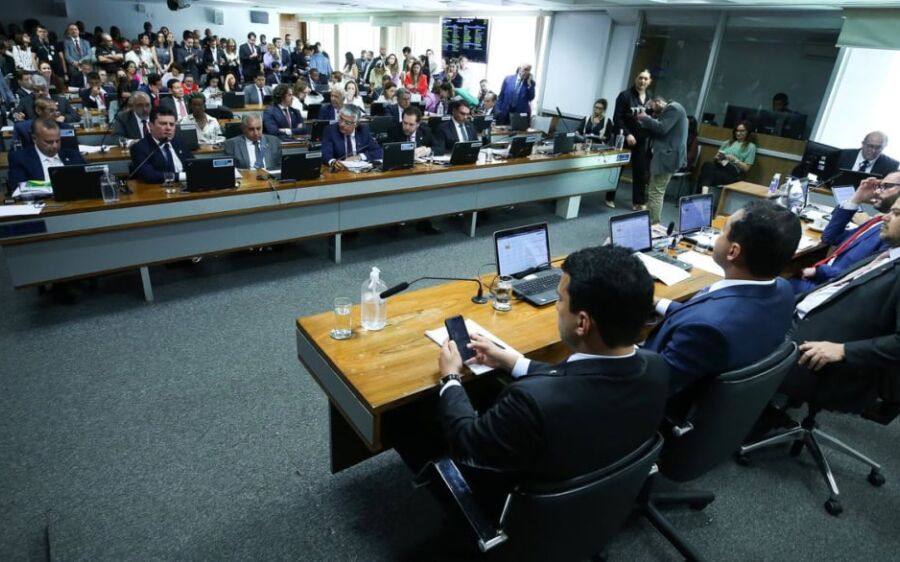 CCJ do Senado aprova projeto que amplia  cotas raciais para concursos