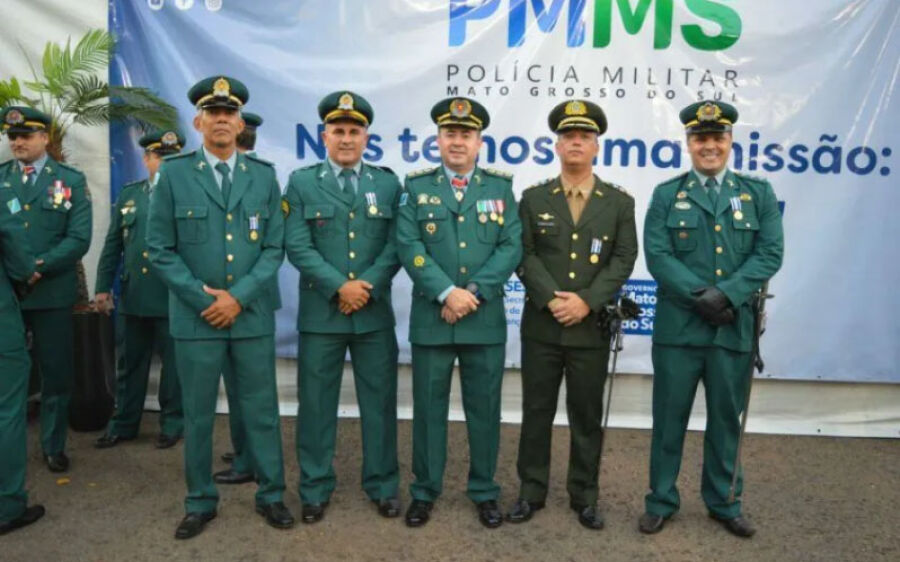 Militares do 5° BPM e comandante  do 47 BI de Coxim recebem Medalha  Tiradentes em Campo Grande