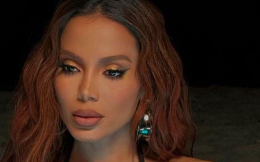 Anitta fala sobre palavrão em nova música: Tem coisas piores