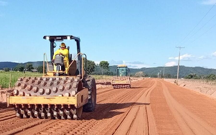 Para fortalecer logística, Governo de MS realiza obra em importante estrada de Coxim