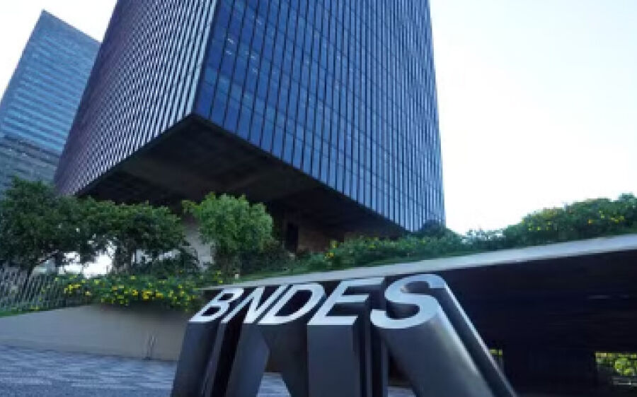 BNDES terá concurso  com 150 vagas e salários  iniciais de R$ 20,9 mil