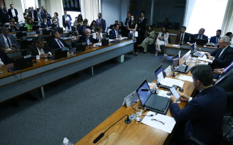 CCJ do Senado  aprova novo seguro  obrigatório para  veículos