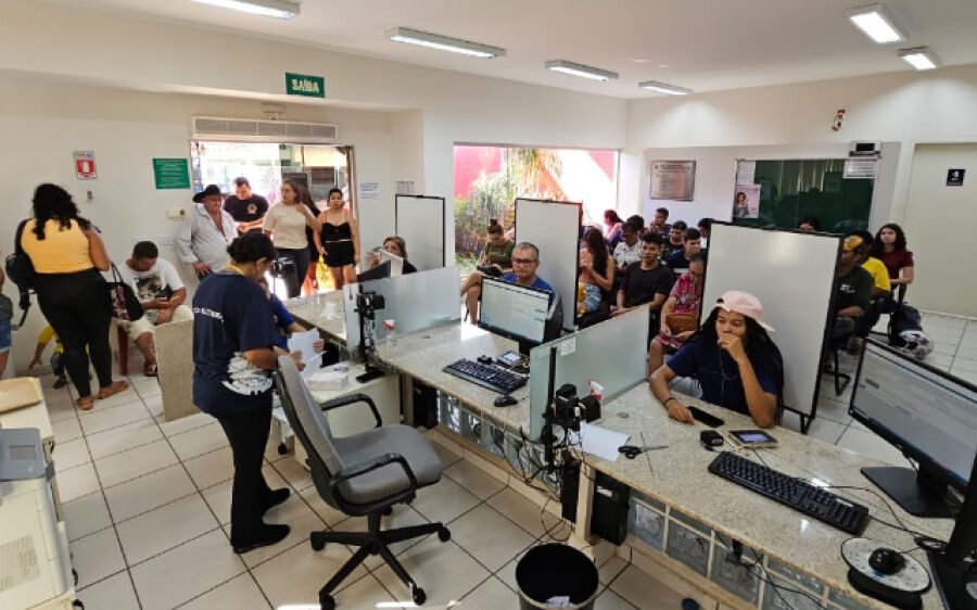 Eleitores deixam para regularizar título eleitoral no último dia