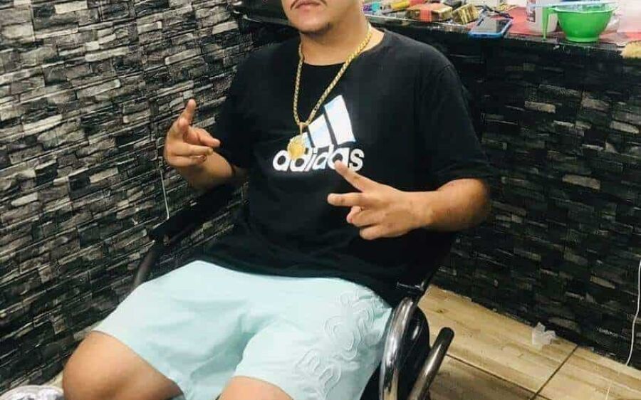 Jovem de 23 anos é morto com três tiros em campo de futebol