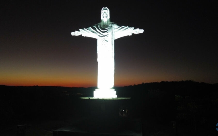 Cristo Redentor do Pantanal de Coxim ganha iluminação
