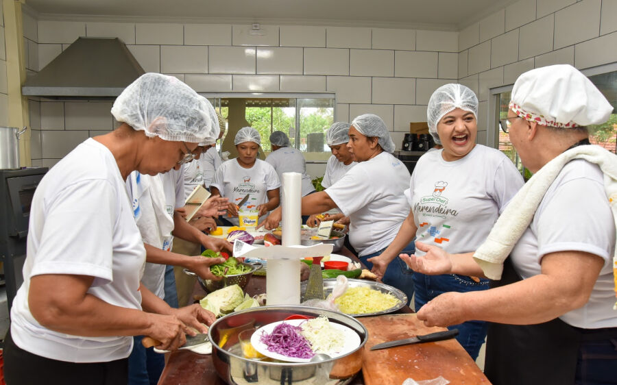 Profissionais de cozinha disputam a final do SuperChef Merendeira, cidade da região Norte está na di