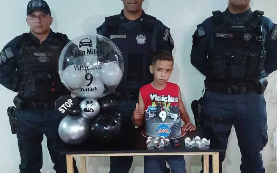 Policiais Militares emocionam criança em aniversário e fortalecem sonho de futuro herói