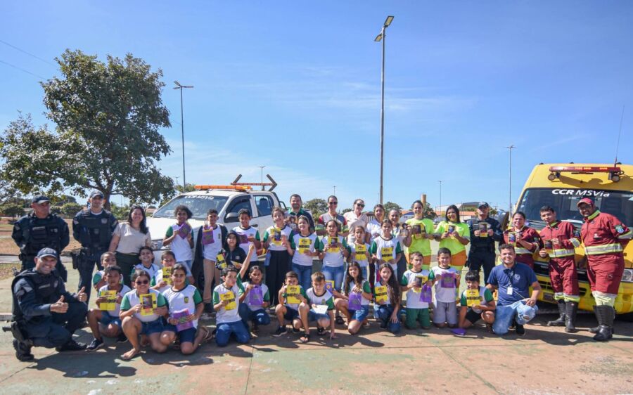 Polícia Militar, CCR e Alunos Realizam Blitz Educativa do Maio Amarelo em Sonora