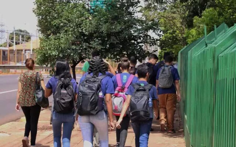 Em MS, 24 mil alunos conseguiram os R$ 200 do Pé-de-Meia para concluir estudos