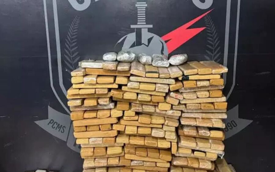 Polícia apreende 50 munições e 300 quilos de droga em casa na Capital