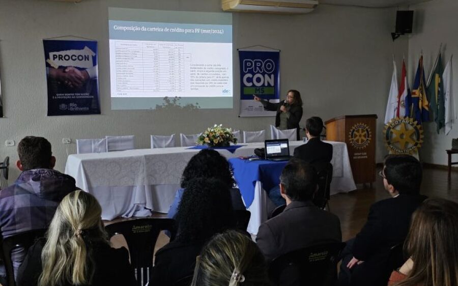 Encontro de Procons: especialista defende tratamento digno a superendividados