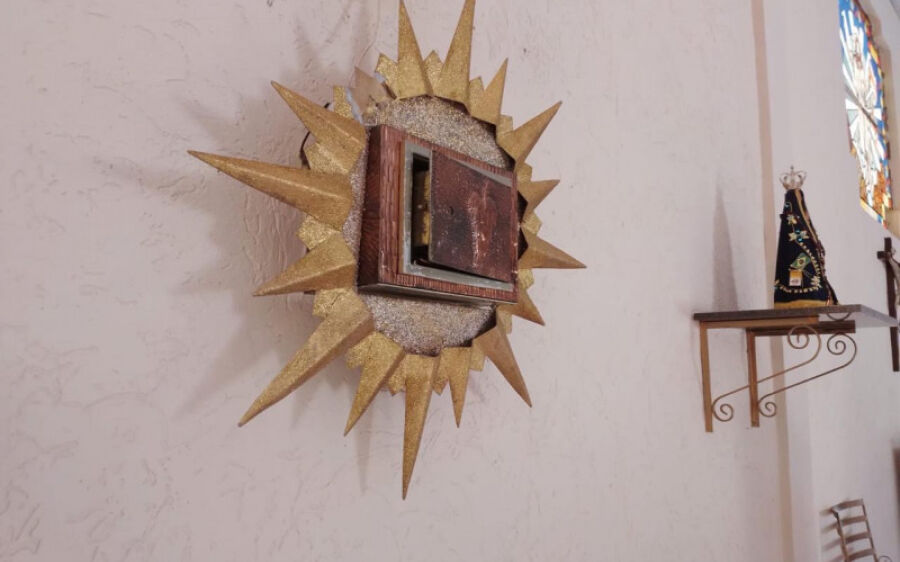 Sacrário é arrombado e hóstias jogadas ao chão durante furto em Capela de Coxim