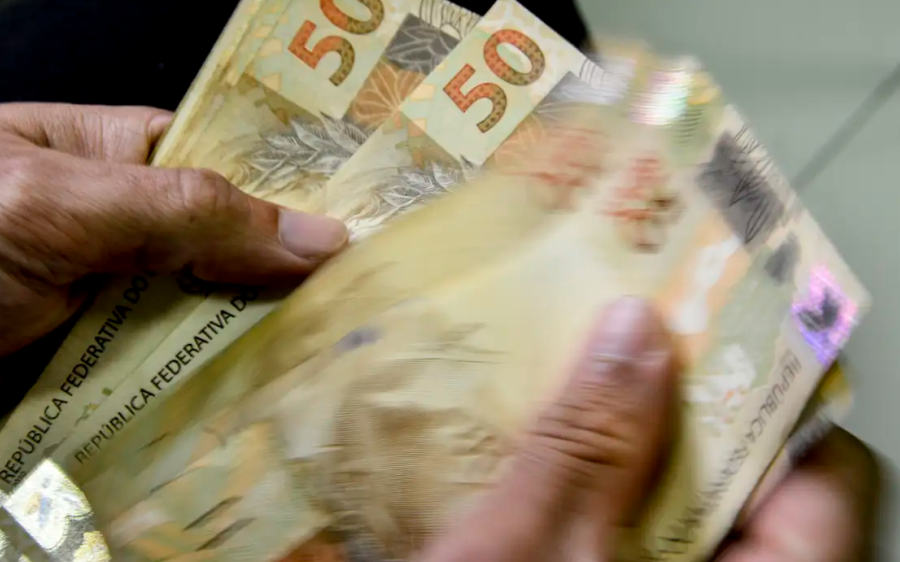 INSS paga segunda parcela do 13º a quem recebe acima do mínimo
