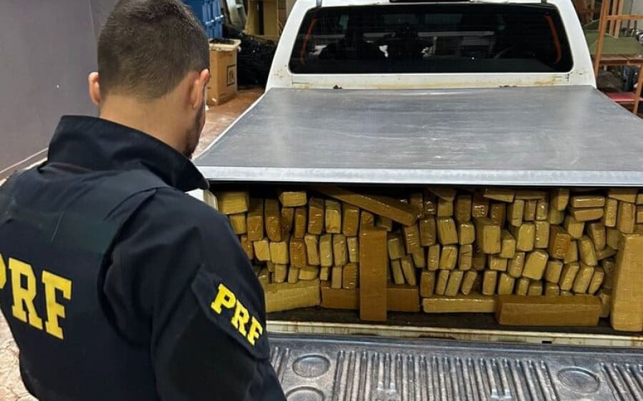 Homem foge de abordagem e abandona caminhonete com uma tonelada de maconha, em Campo Grande