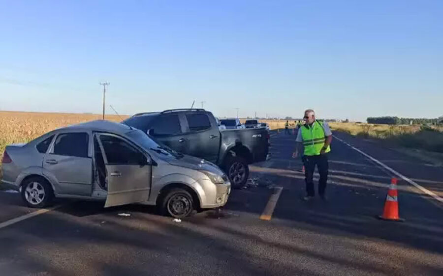 Homem morre em acidente entre carro e caminhonete na MS-306