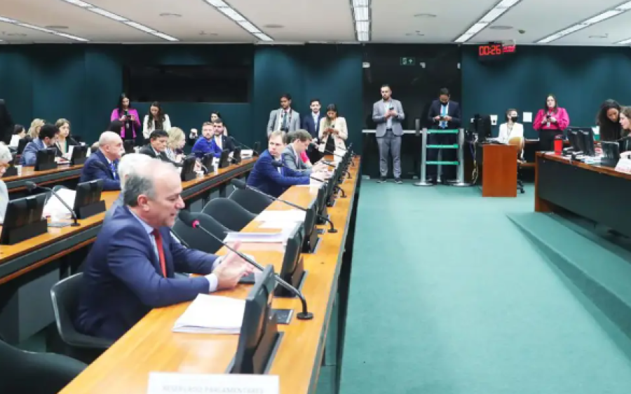 CCJ aprova incluir na Constituição criminalização do porte de drogas