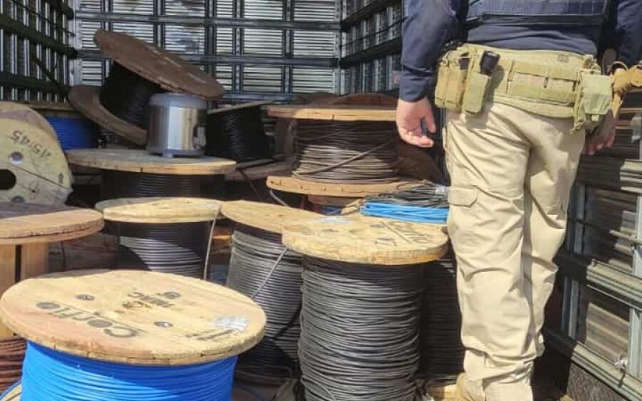 PRF recupera caminhão e fios de cobre em MS