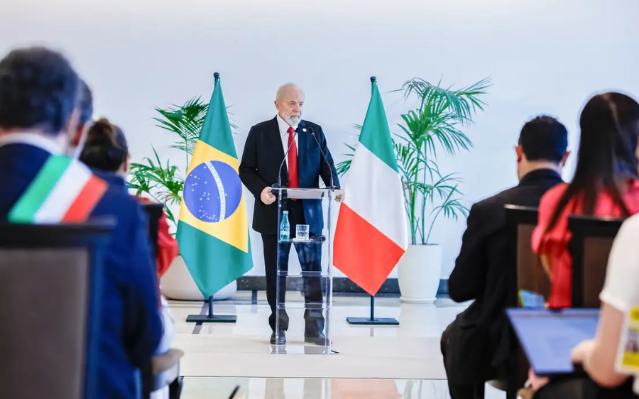 Lula classifica de insanidade proposta que equipara aborto a homicídio