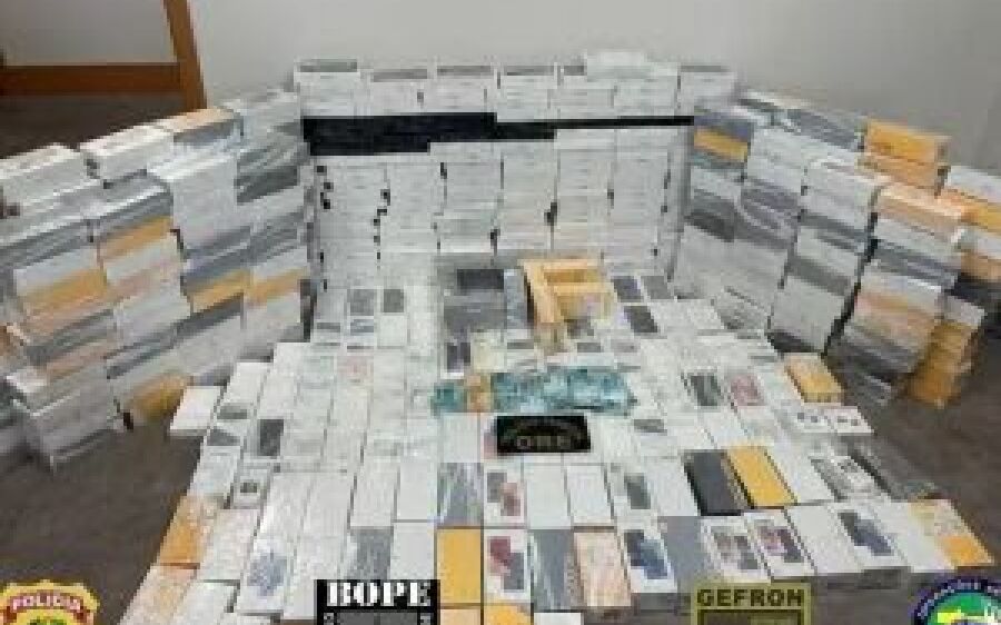 Em avião de MS, polícia apreende carga milionária de celulares