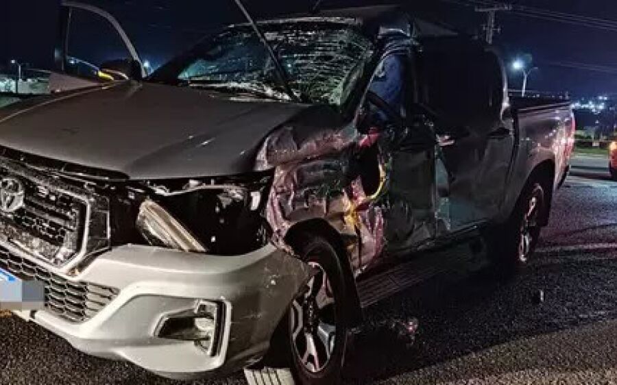 Motorista morre em acidente entre caminhonete e carreta na BR-163