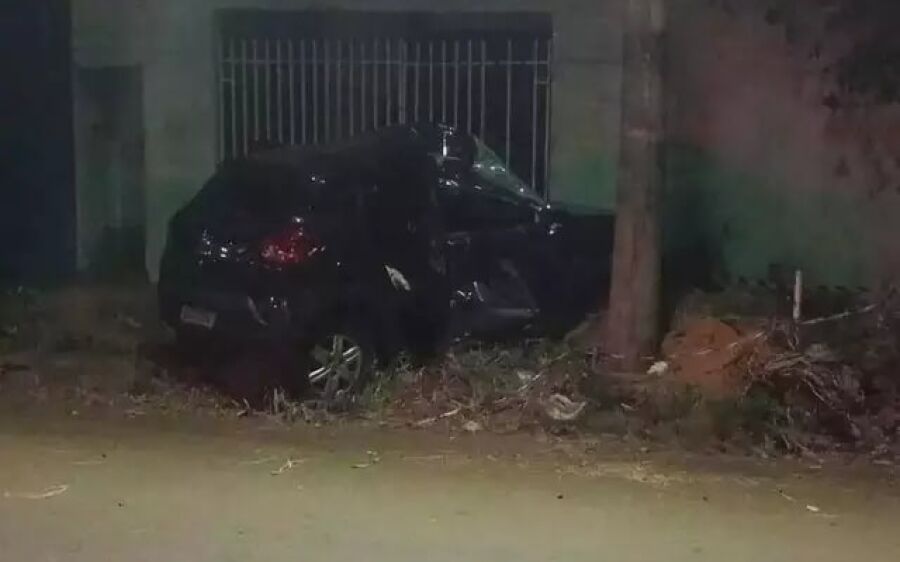 Mulher foi sufocada antes de fugir e morrer em acidente, diz delegada