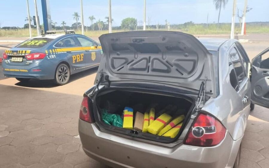 Motorista foge de abordagem e abandona carro com 320 quilos de maconha na BR-267