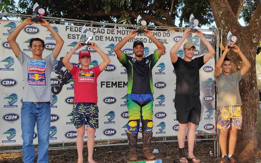 Pilotos de São Gabriel do Oeste brilham na sexta etapa do Campeonato Estadual de Motocross
