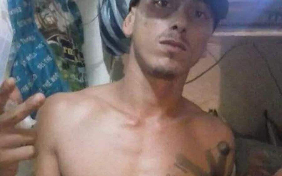 Rapaz é morto ao atacar PM com facão após assaltar taxista