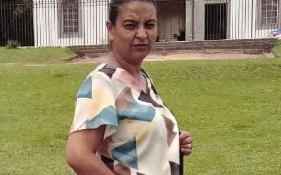 Maria Auxiliadora precisa realizar cirurgia de urgência para não perder o movimento dos braços