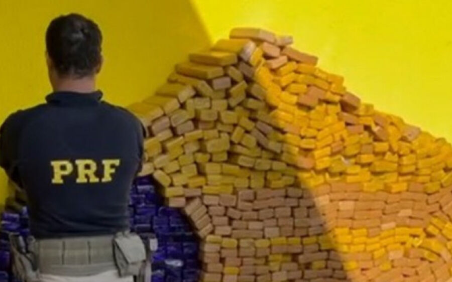 PRF apreende 800 quilos de maconha e recupera caminhonete em Coxim