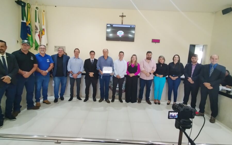 Secretário de Obras Ernani da Fonseca recebe Moção de Congratulação